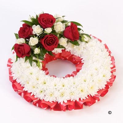 Traditional Wreath White and Red